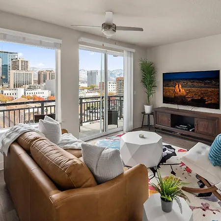 Stunning 1Bd Pool, Htub, Gym Near Convention Centre Apartment